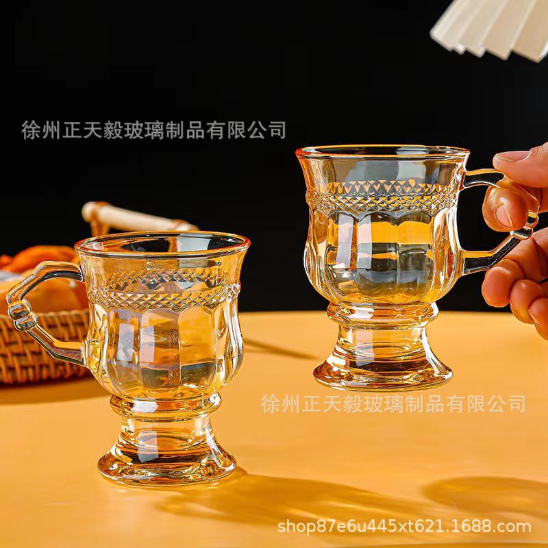 欧式复古琥珀玻璃杯ins浮雕红酒杯带把高脚杯高颜值透明伴手礼杯