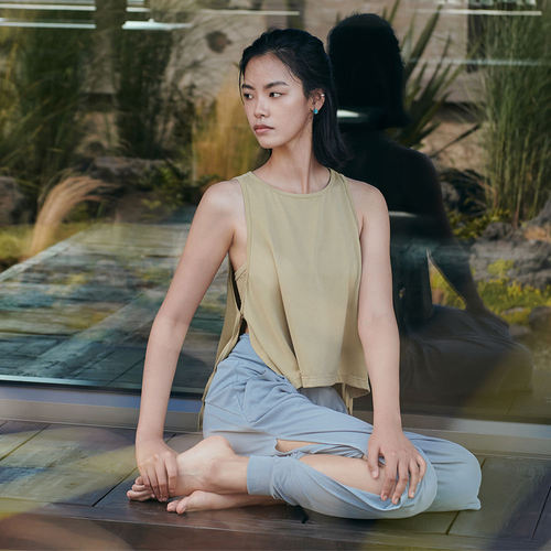 Yoga cover-up lace-up vest, sleeveless quick-drying sports top, light and loose sleeveless yoga wear, fitness wear