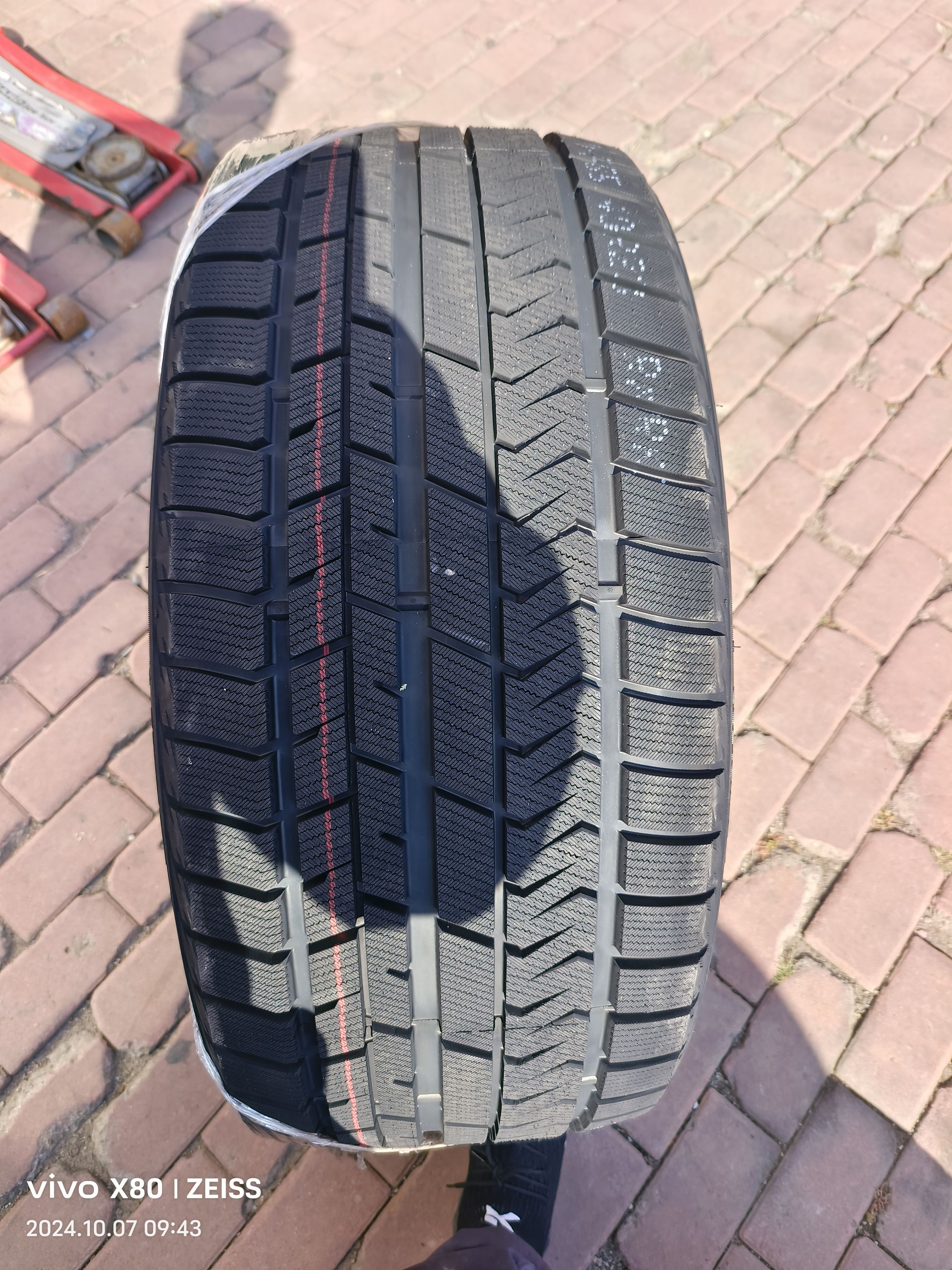 285/40R23 Winter Ice and Snow Anti-Skid Snow Tires 325/35R23 Other Snow Tires
