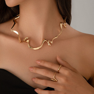 European and American cross-border choker liquid lava metal texture collar female cold wind geometric twist design sense necklace