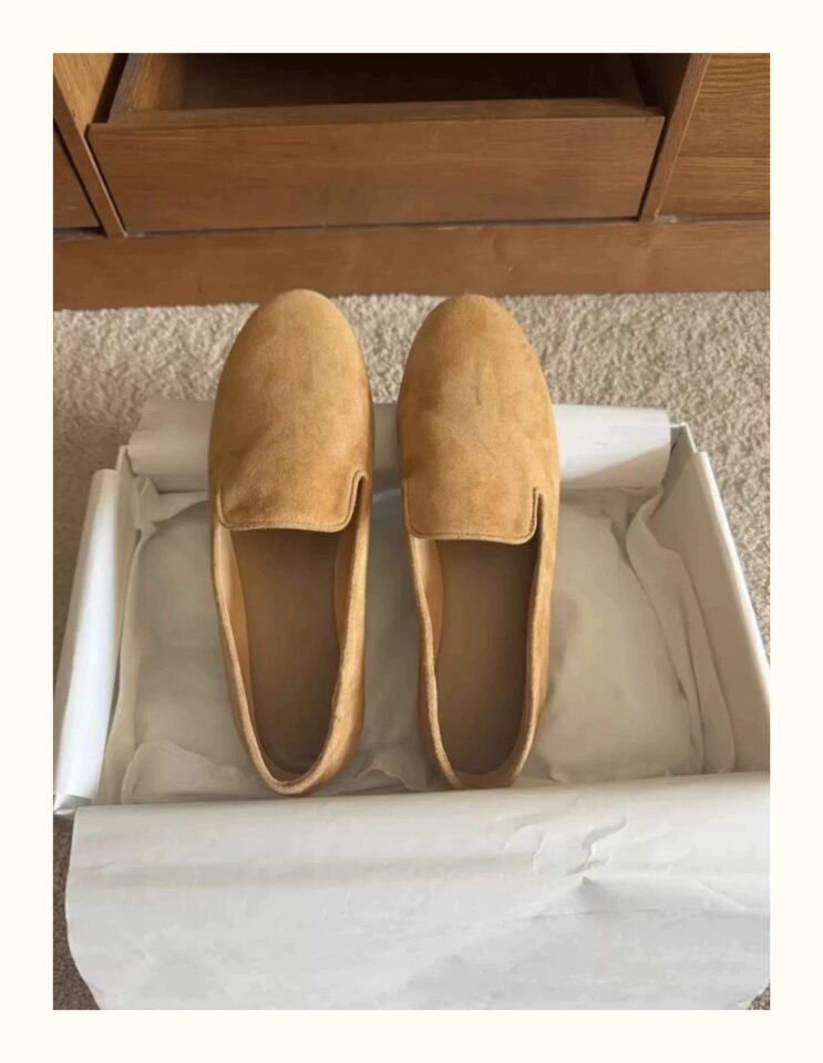 Giày lười nữ mũi tròn bằng da bò lộn, đế bằng, gót thấp dưới 3 cm — Màu be, màu đen chi tiết 10