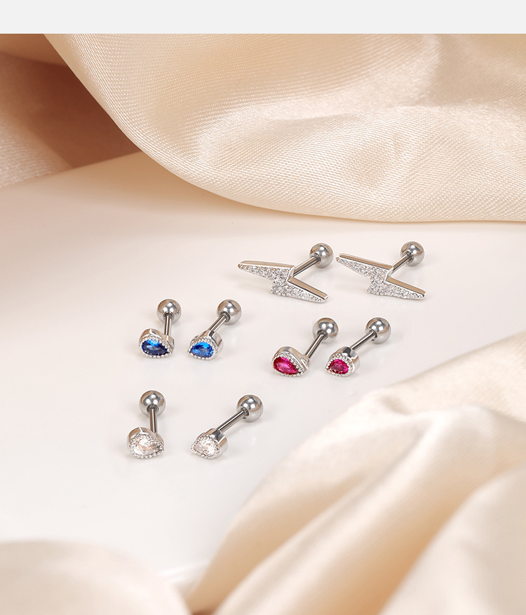 16G labret stud size and finish detail