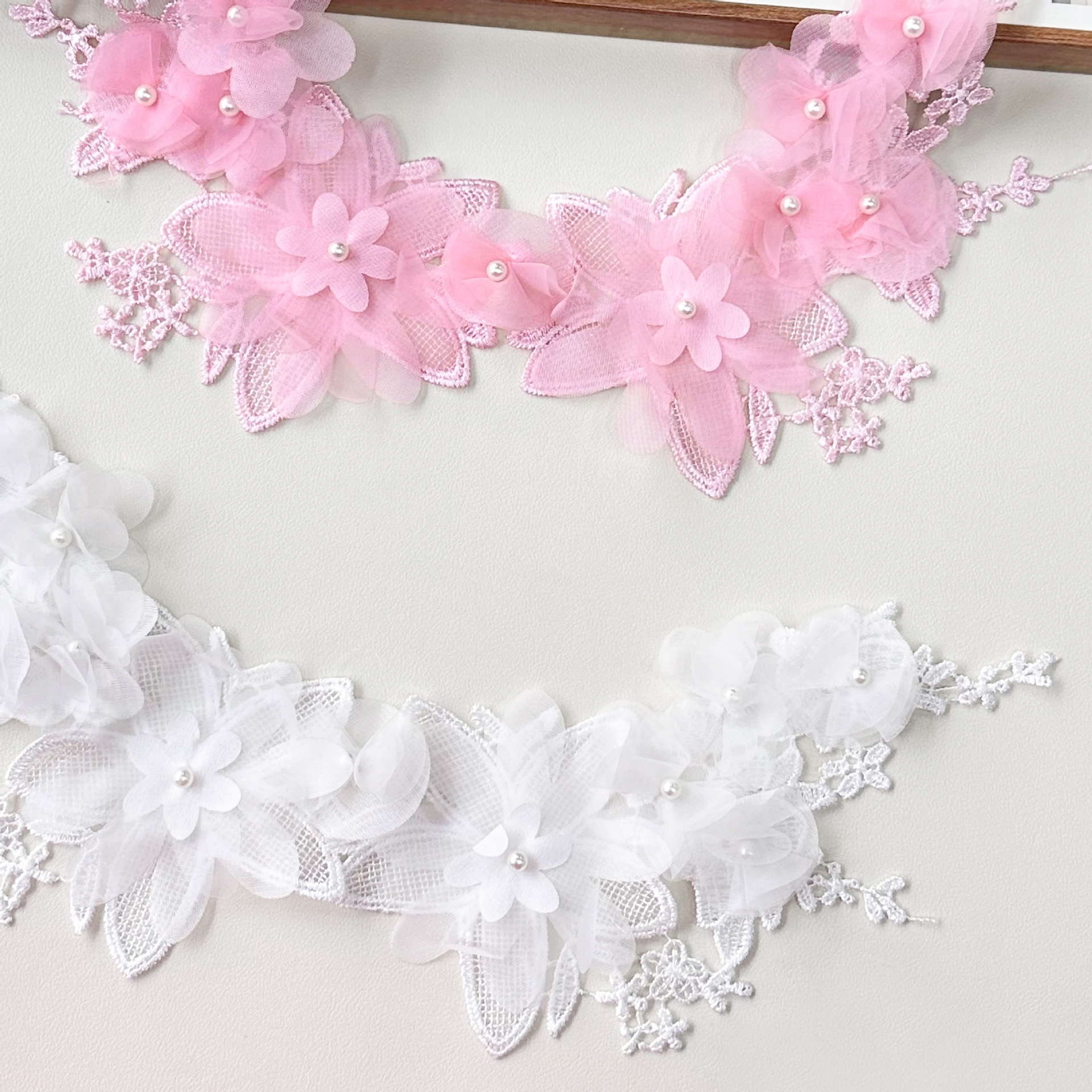 Flores frescas de rosa blanco encaje cuello de encaje hecha a mano perlas de ropa vestido suéter decoración DIY