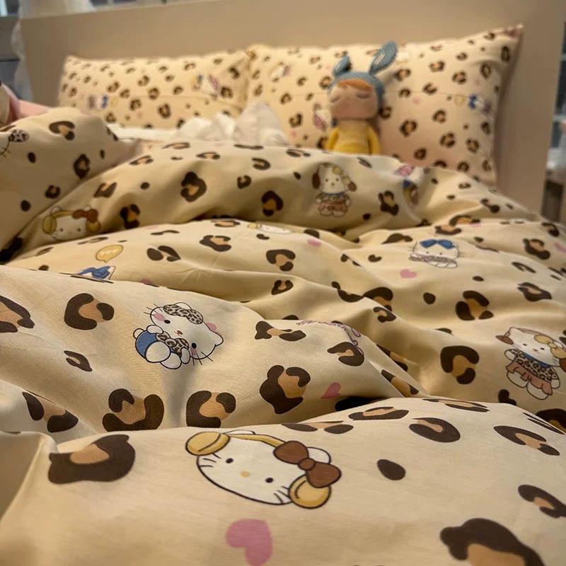 Набор простыней (Hello Kitty) 3–4 предмета, разные принты, размеры 150/180/200/120/150 см