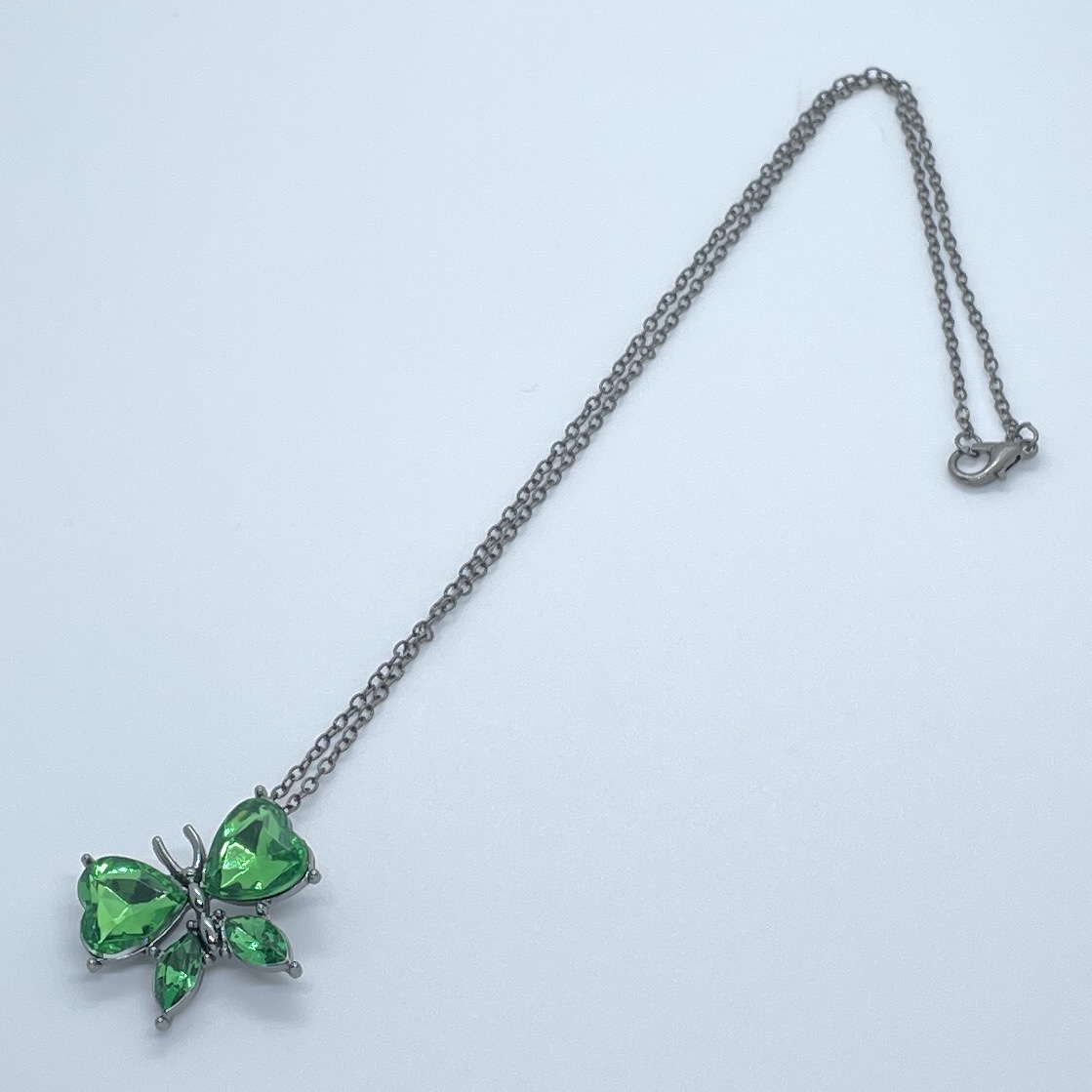 Collana con ciondolo a farfalla in cristallo verde di vendita calda, accessori per gioielli animali da donna alla moda e versatili,_voghion.com