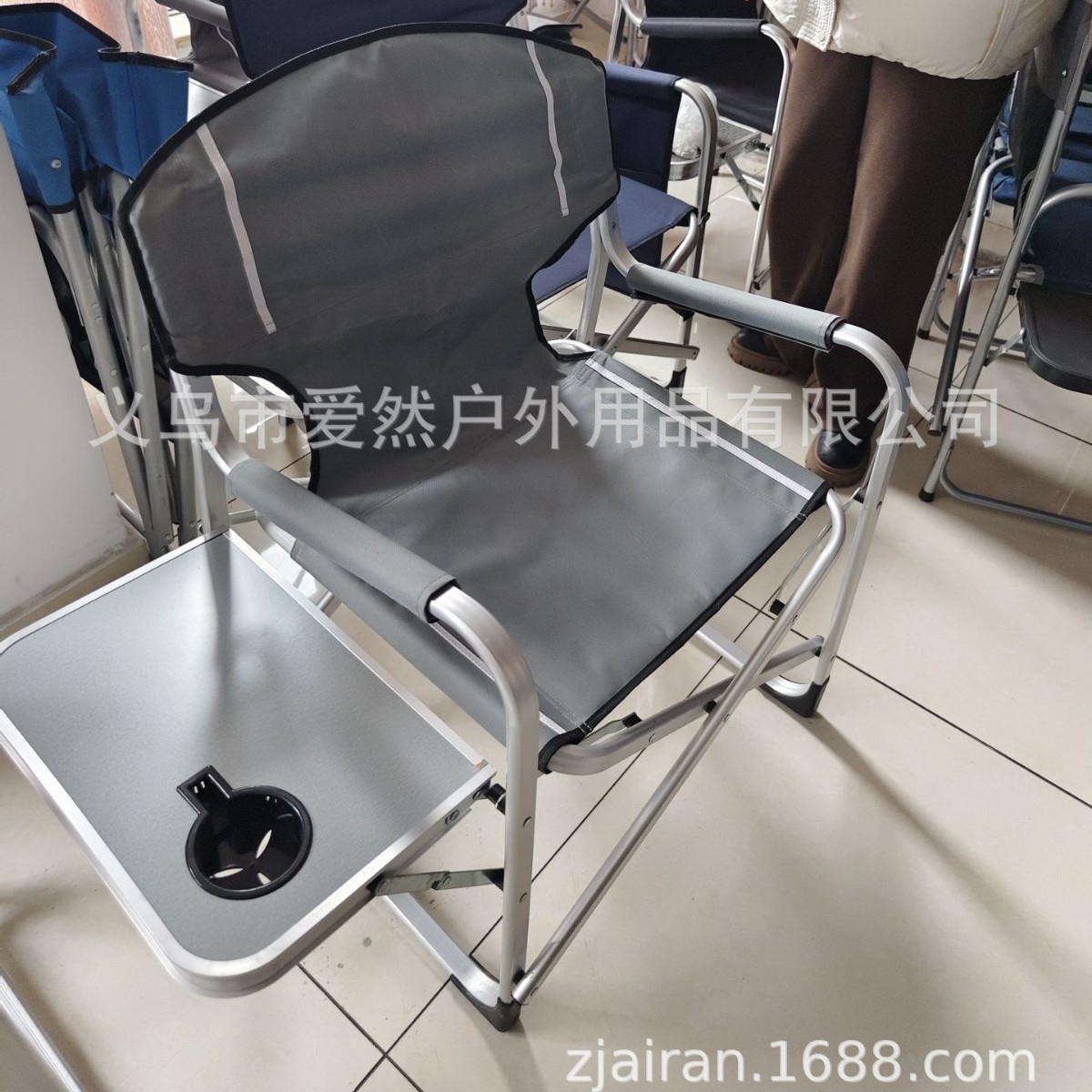 회색