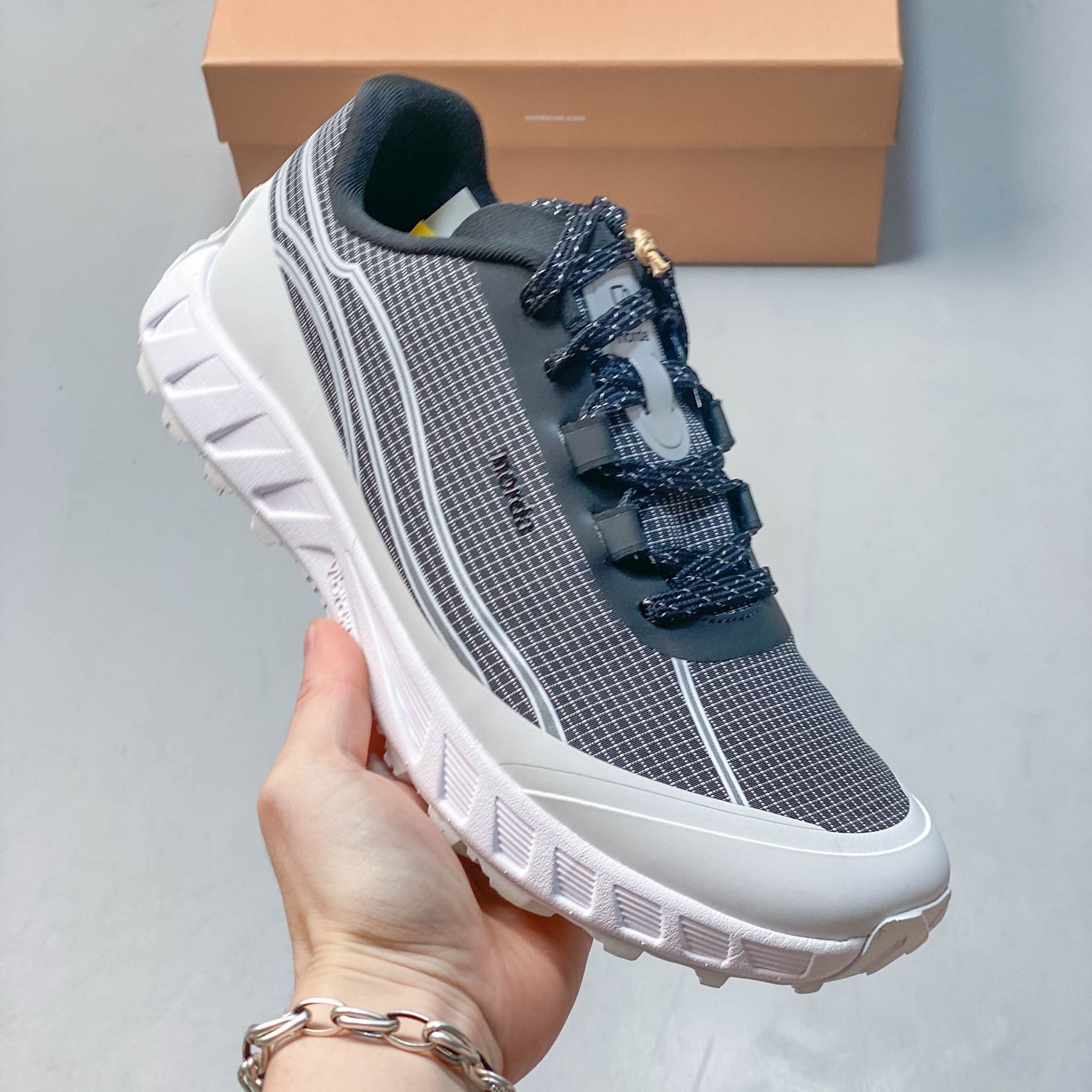 Comercio exterior de alta versión zapatillas de corrida de malla de campo NORDA NODA 001 zapatillas de nicho casual
