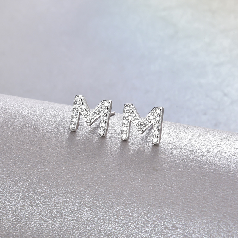 26 inglés letras diamante Stud pendientes s925 plata temperamento personalizado japonés y coreano simple nicho pendientes para las mujeres