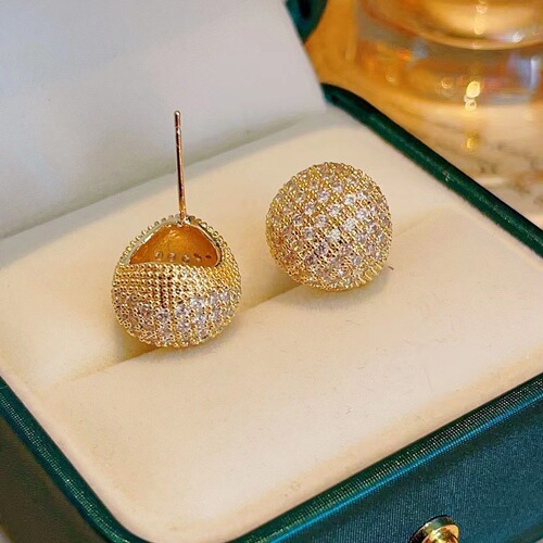 New Japanese and Korean fashion light luxury high-end sense of grandeur full diamond ball earrings, exquisite versatile and dazzling high-quality earrings