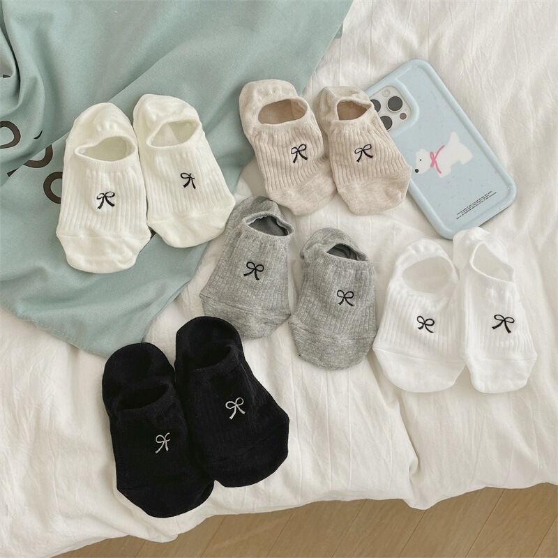 Summer bowknot embroidered boat Socks men and women solid color thin non-slip invisible socks South Korea ins girl shallow mouth socks Summer bowknot embroidered boat Socks men and women solid color thin non-slip invisible socks South Korea ins girl shallow mouth socks