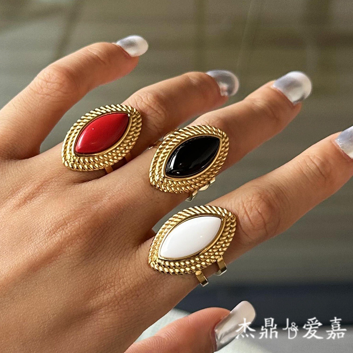 Jieding europeo y americano acero inoxidable 18k oro negro ágata abierto anillo de lujo ligero retro de la industria pesada joyería de comercio exterior femenino