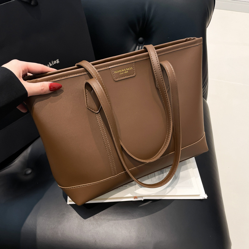 Bolso simple de gran capacidad para mujer 2024 otoño e invierno bolso de moda de todo fósforo de estilo coreano bolso de hombro de ocio de viaje al trabajo