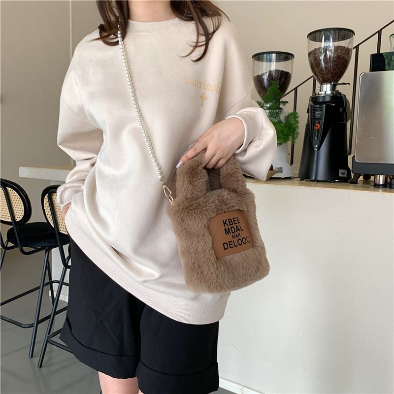 2023 New Winter, Autumn, Winter Versatile, High end, and Small Crowd Crossbody for Women Plush Bucket Chain Bag_voghion.com