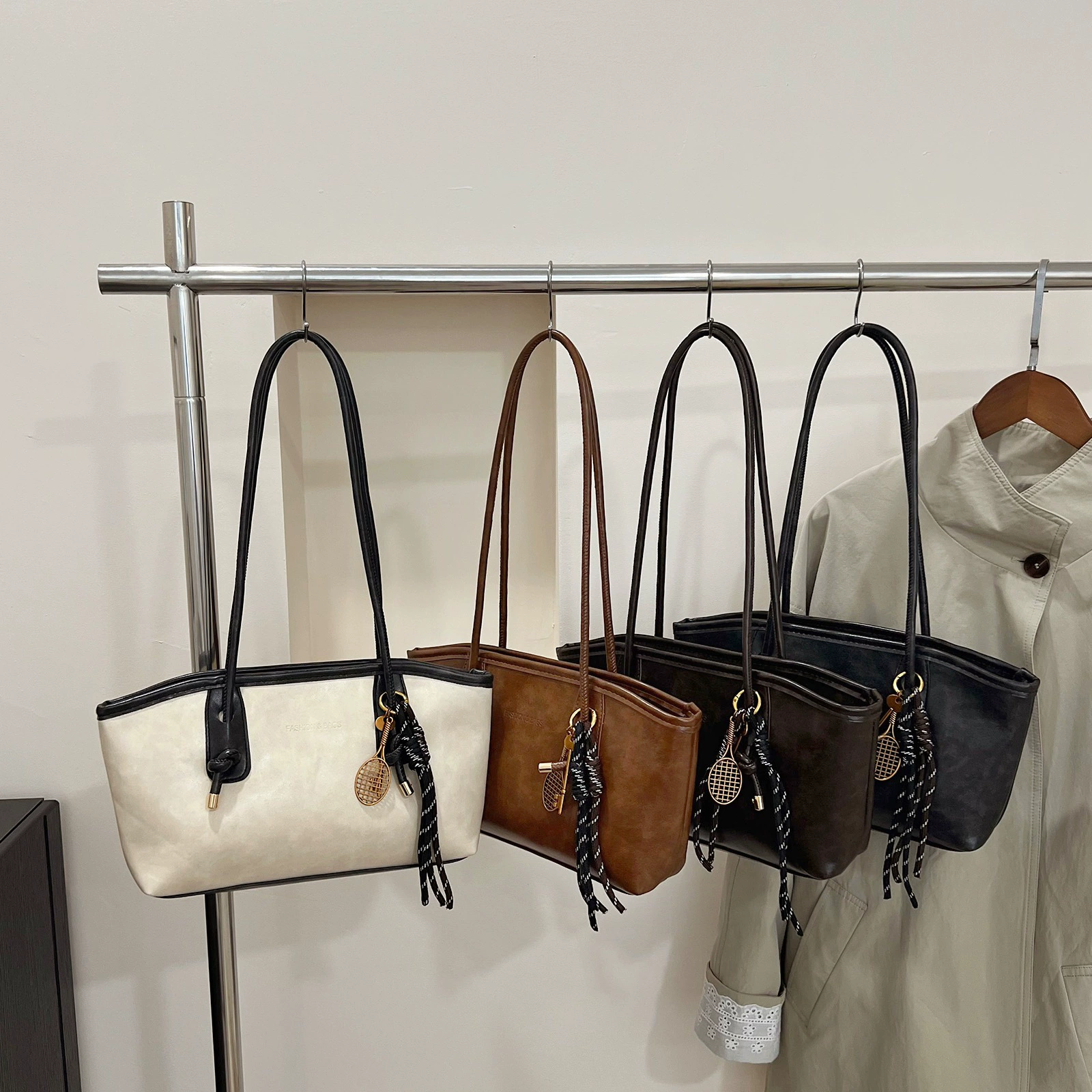 Высокое значение ретро большой емкости сумки для женщин 2025 новый осенний и зимний пригородной сумка на плечо