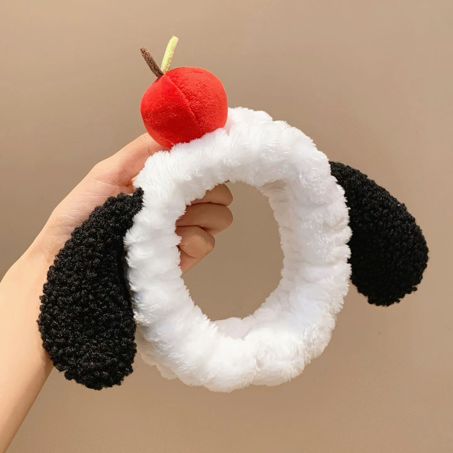 Nuevos dibujos animados pelúcia cabello para mujeres otoño y invierno cráneo alto lavado de cara cabello para gato oídos oídos perros oídos manzana decoración de cabello al por mayor