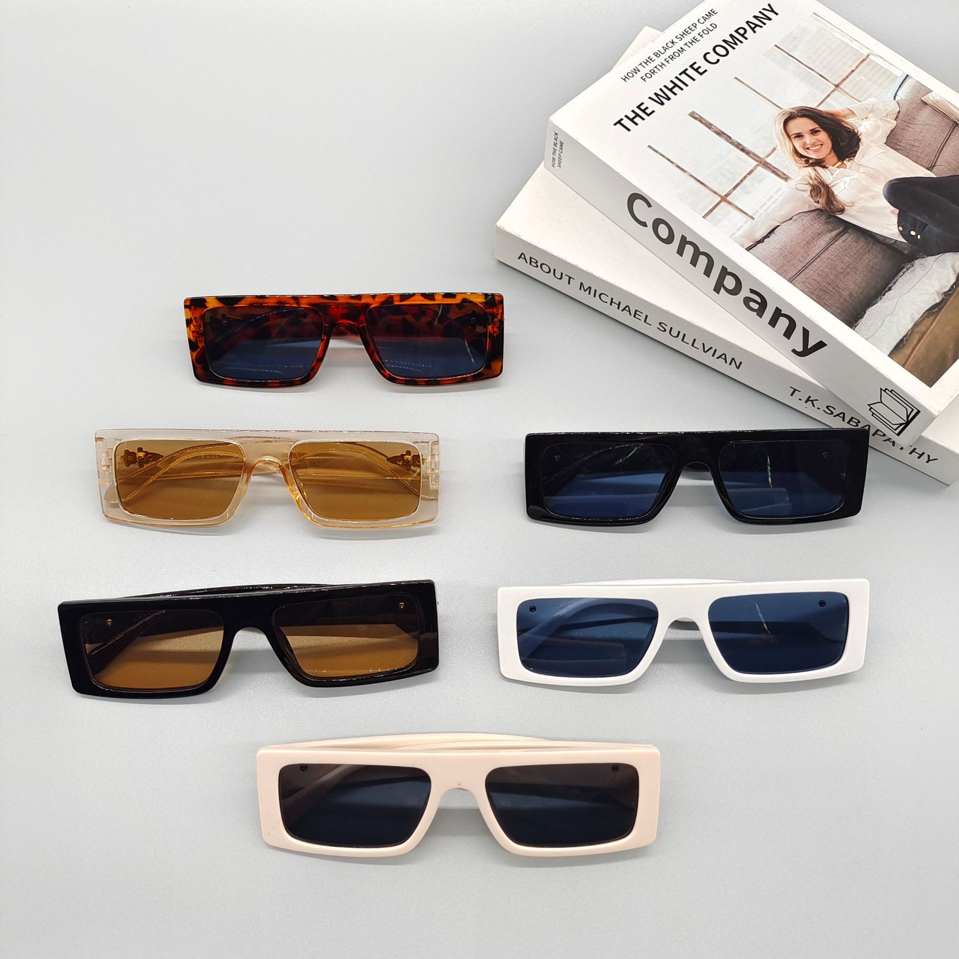 Europäische Und Amerikanische  Neue Modische Mehrfarbige Sonnenbrille Mit Quadratischem Rahmen display picture 4