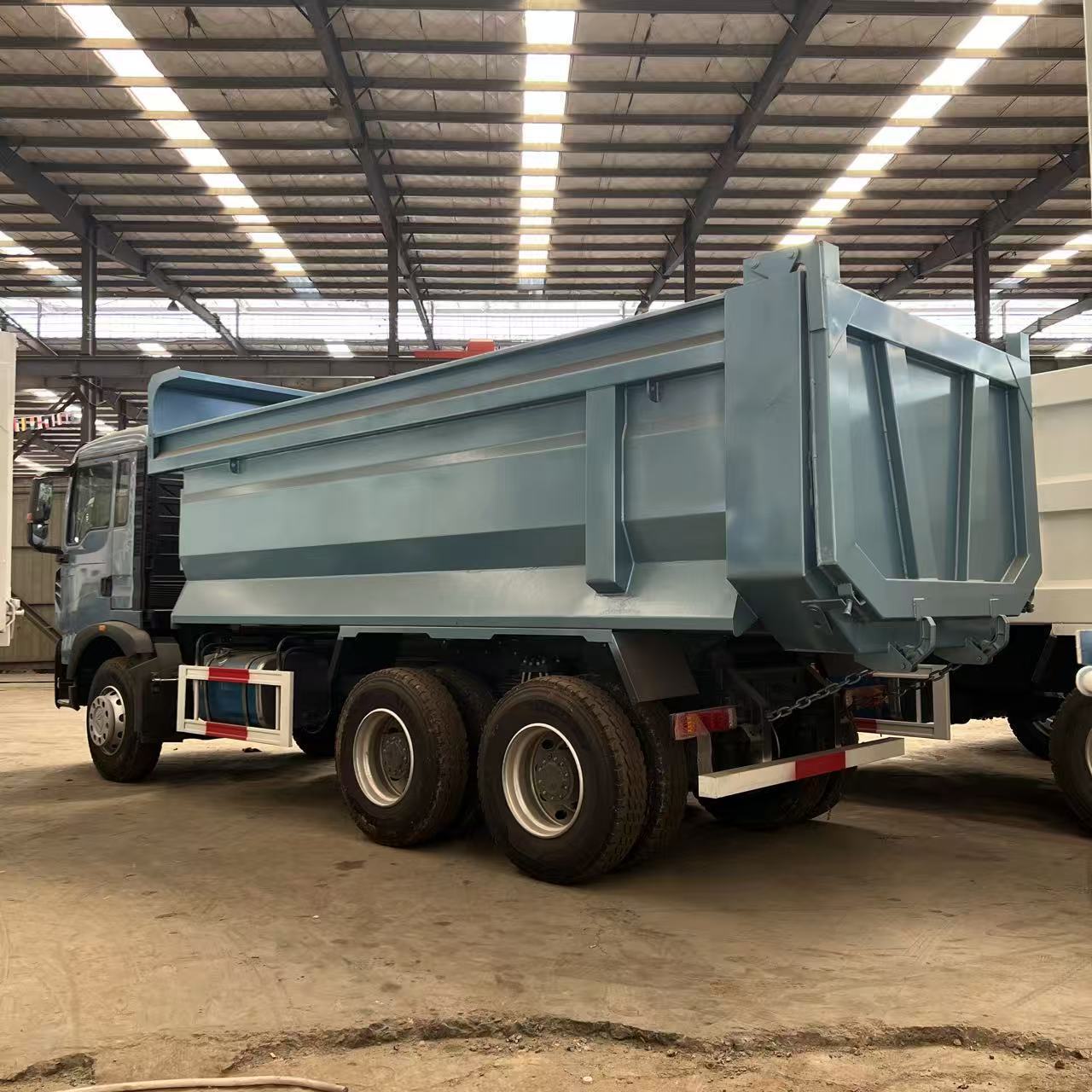 China Heavy Duty Truck HOWO TX dump truck, eight-wheel dump truck, mining and gravel engineering transport vehicle, exported to Africa