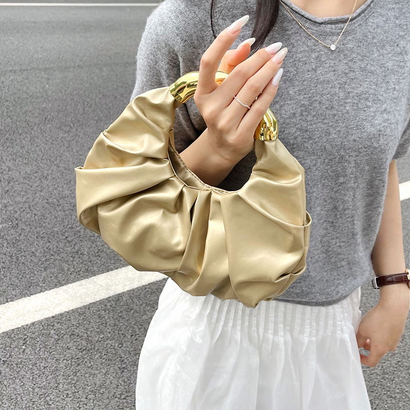 Nuevo bolso de color sólido PU bolso de nube popular bolso de moda plegado nicho de diseño bolso de mano temperamento bolsa de cena de dama