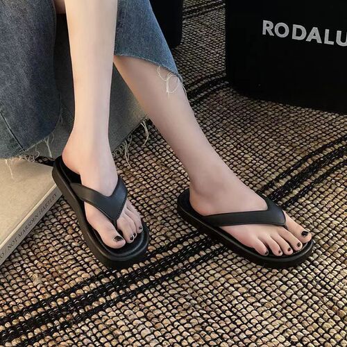 Stylish Retro Colorblocked Women's Slides with Emotive Design, Beach-Safe Non-Slip Flat Sandals for Summer Leisure