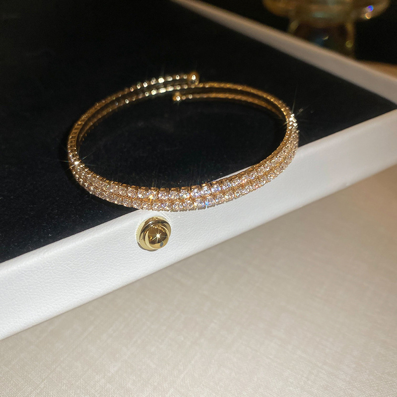 欧米のクロスボーダーにジルコンを入れて、ブレスレットを開けます。