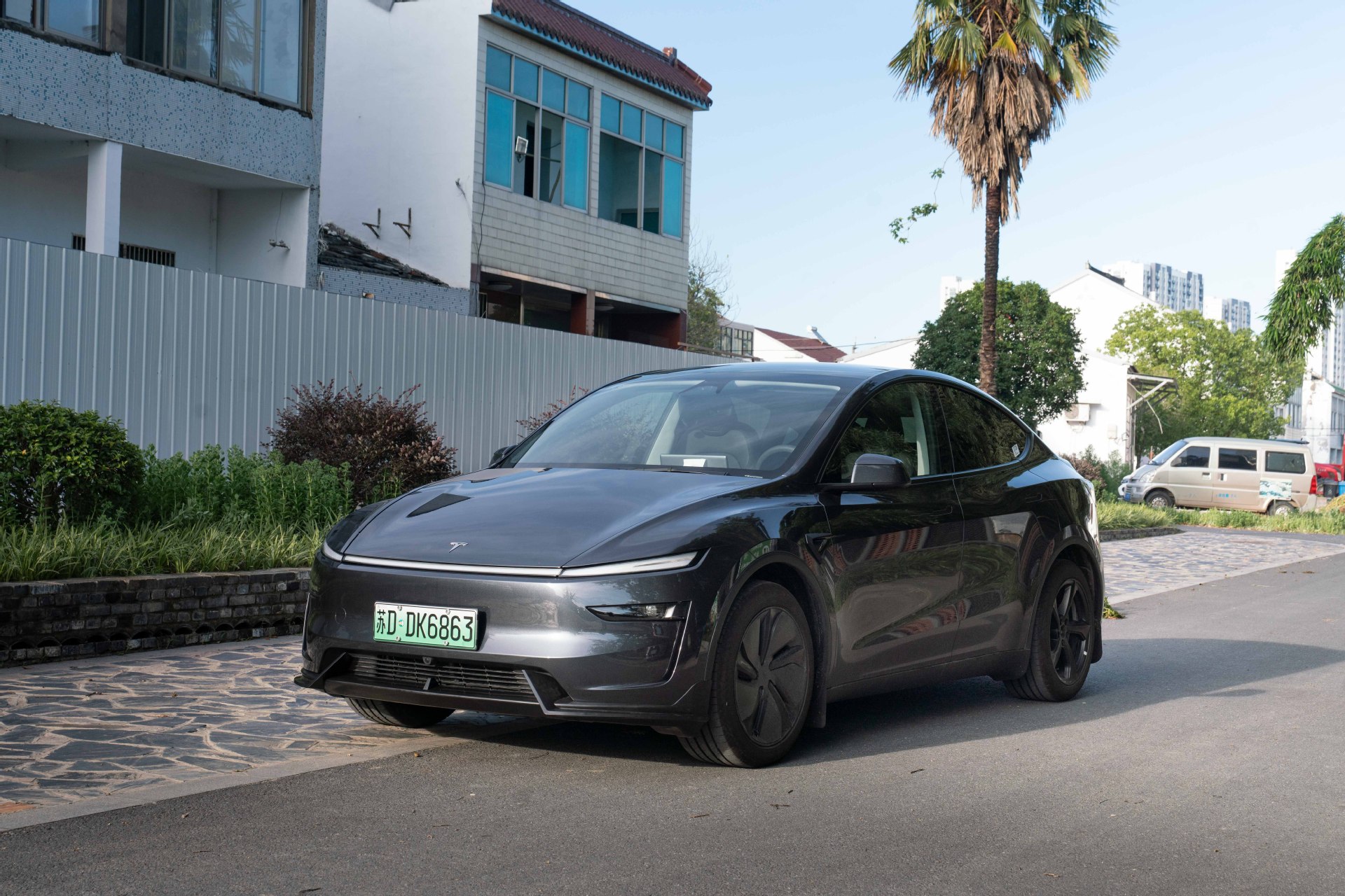 Suitable for Tesla 2025 Modely New Version Three-Stage Punch-Free Front Lip Small Surround Carbon Fiber Texture