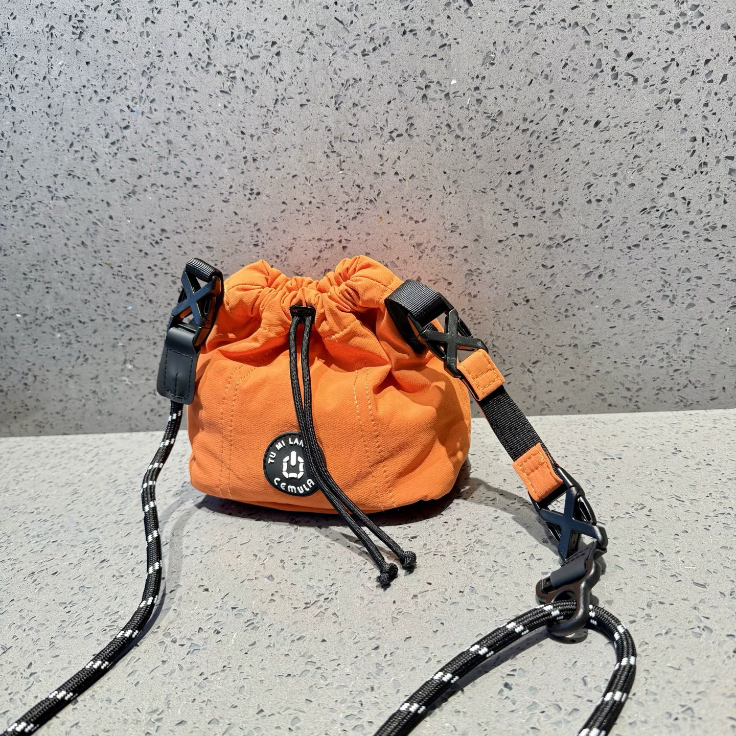 Fashionable small universal one-shoulder bag, handheld small bag, drawstring