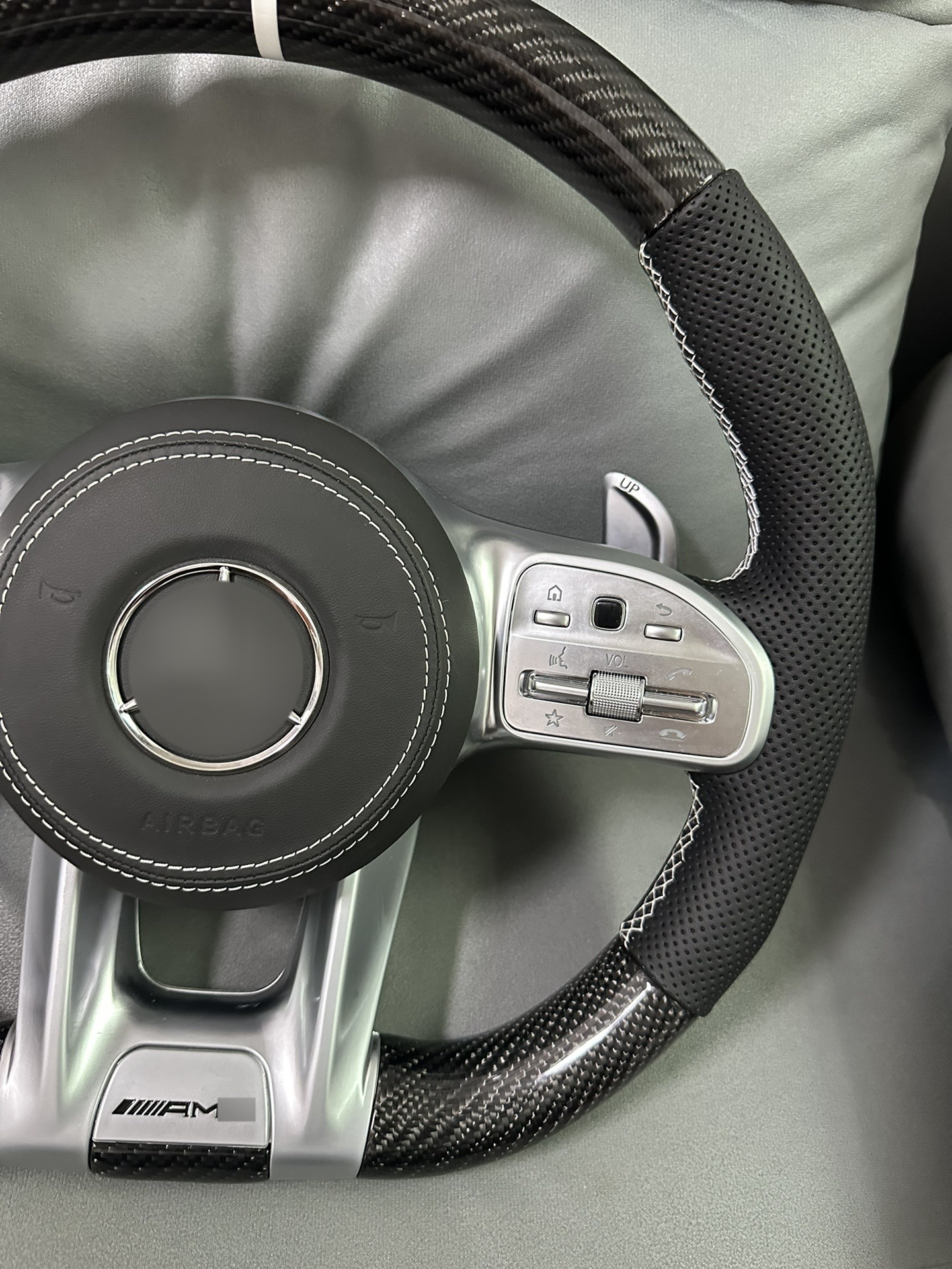 Suitable for Mercedes-Benz steering wheels of A-Class, C-Class, E-Class, ML old models, upgraded to new models, modified AMG carbon fiber steering wheel