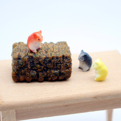 Dollhouse人形屋シミュレーションかわいいハムスターのネズミの微景観部品樹脂工芸品の置物