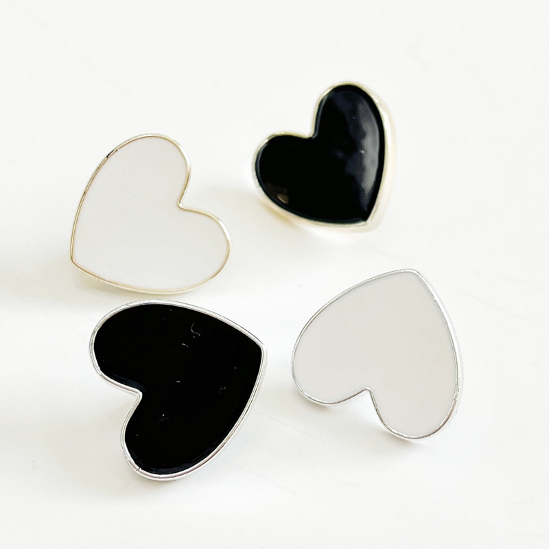 Plastic Heart-Shaped Buttons with Oil Dots, Chanel-Style Buttons, Black and White Uv Gold Heart-Shaped Buttons for Coats, Knitwear, Shirts, and Jackets