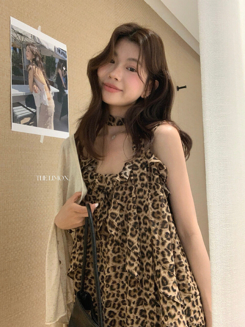 Áo hai dây nữ họa tiết da báo phong cách Pháp, thiết kế cổ yếm dây buộc, phù hợp mùa xuân hè 2026 — Trang chủ chi tiết 16