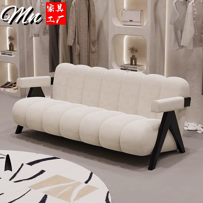 Кремовый стиль, маленькая квартира, гусеница, стул для отдыха из цельного дерева, магазин одежды, винтажный дизайн, простой интернет-знаменитости, креативный магазин обуви