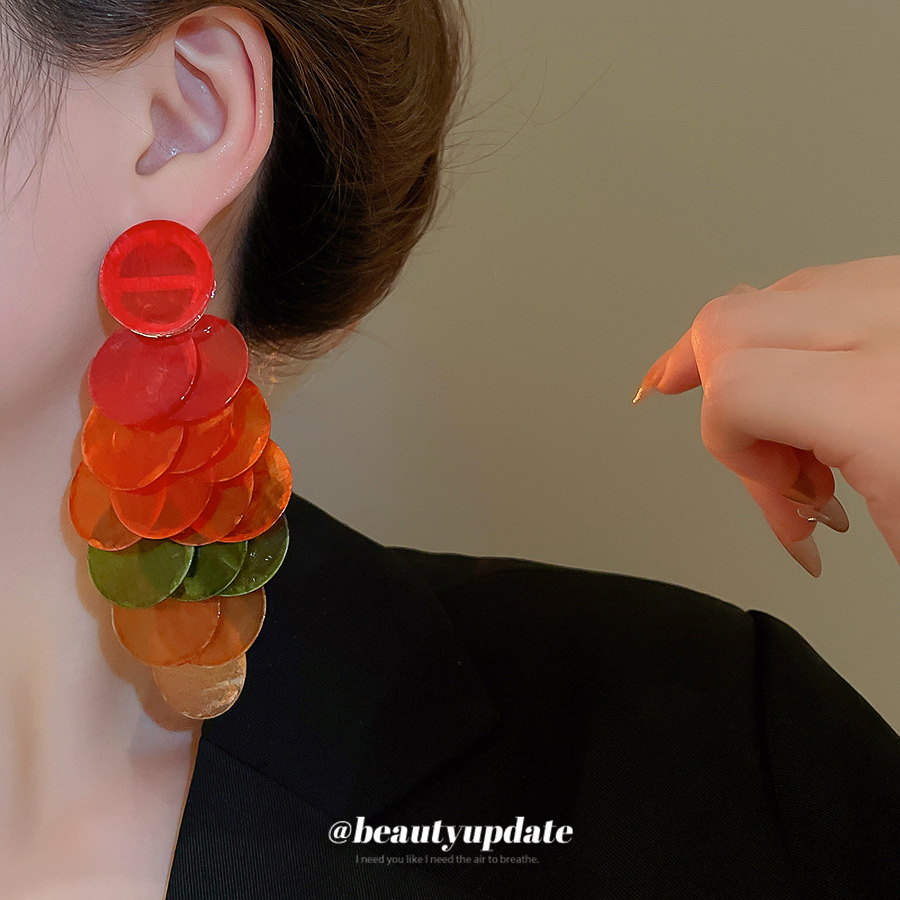 Pendientes de borla de concha redonda de aguja de plata Pendientes de moda de estilo de vacaciones para mujer Pendientes de sentido de alta gama de lujo ligero Sentido de diseño nicho