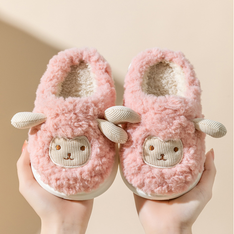 Invierno zapatillas de algodón para niños, niños y niñas, padres e hijos, bolsas de dibujos animados lindas, tacones antideslizantes para bebés en el interior, zapatillas de lana casera
