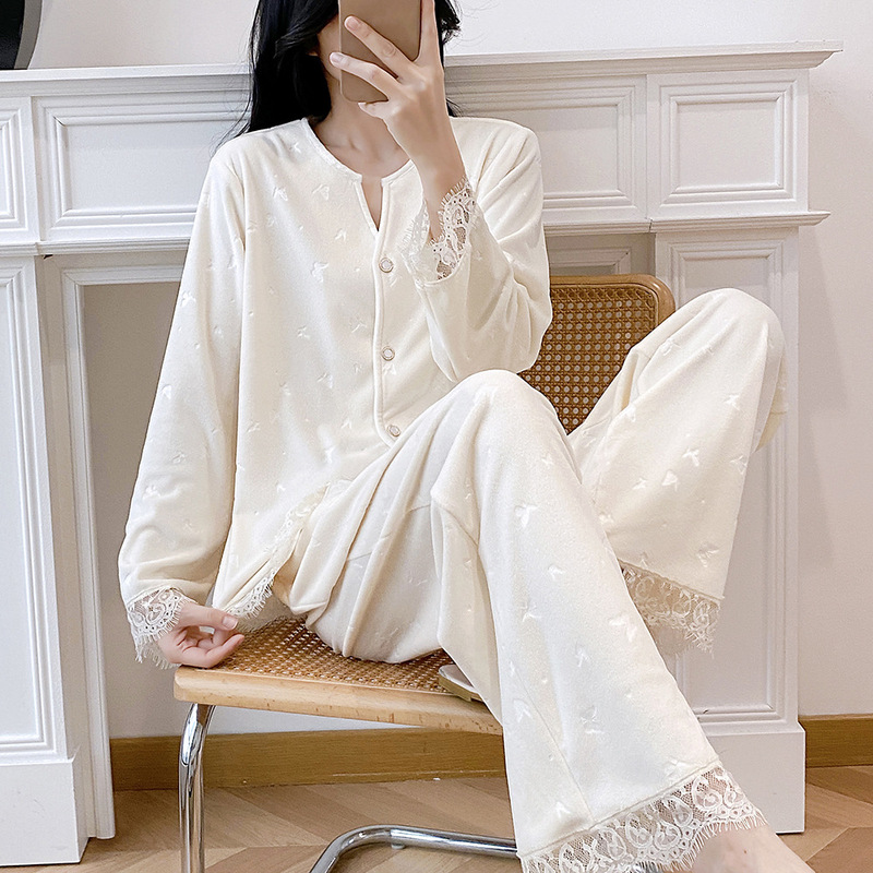 New autumn and winter island-style fleece pajamas with lace trim, featuring a light luxury, youthful, and French-inspired design, long sleeves, and long pants, suitable for wearing as loungewear