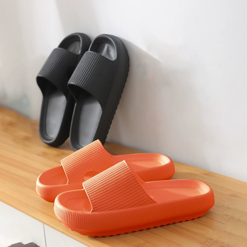 Оптовые летние тапочки для женщин, нескользящие тапочки для ванной для пар, домашние тапочки на толстой подошве для мужчин, гостиничные тапочки, незаменимые для лета
