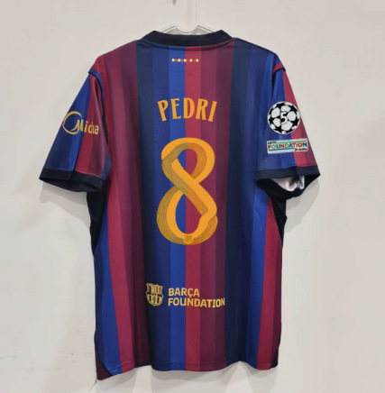 巴萨主场8号+欧冠臂章. / S