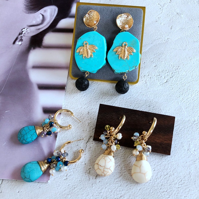 Vente En Gros Bijoux Style Ethnique Perles De Verre Turquoise Boucles D&#39;oreilles En Forme D&#39;insecte Nihaojewelry display picture 1