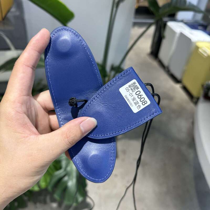 时尚真皮随身眼镜夹挂脖项链头层牛皮挂绳眼镜收纳大号磁吸眼镜扣|undefined