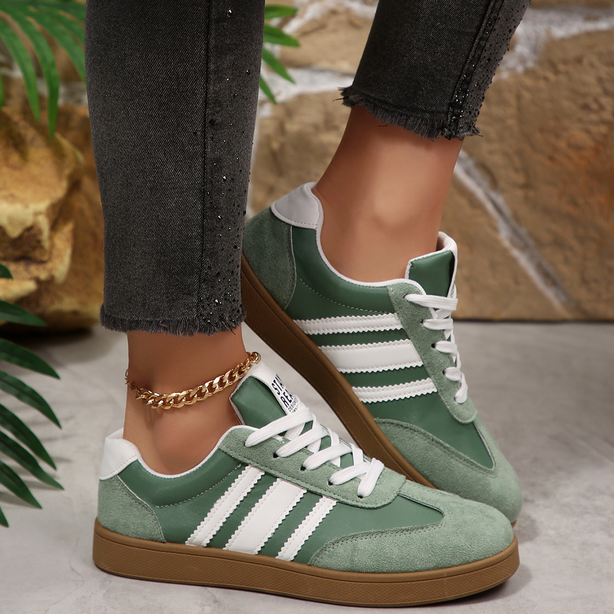 Zapatos de mujer transfronterizos de comercio exterior 2026 primavera y verano nuevos zapatos casuales zapatos de entrenamiento de gran tamaño zapatos deportivos zapatos de skate de moda zapatos individuales