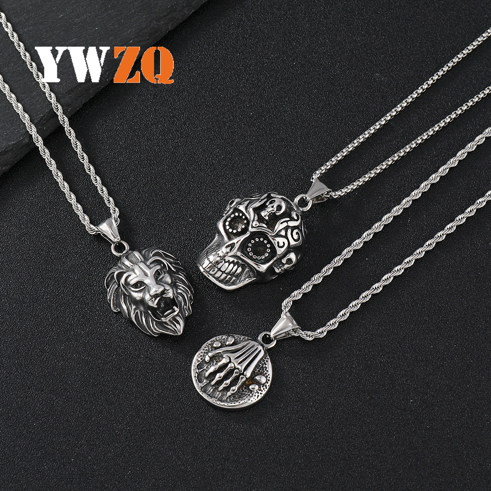 Europa y América de acero inoxidable hip hop joyería personalidad retro cabeza de león de los hombres de fundición de acero de titanio collar cráneo garra fantasma colgante