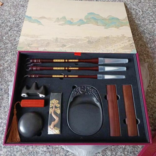 The four treasures of the writing brush and study set gift box wholesale is a good gift for students and beginners to practice calligraphy with pen, ink, paper and inkstone