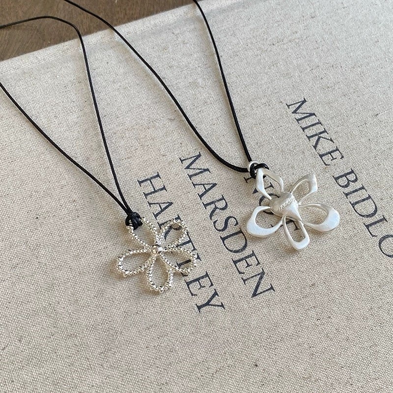 Korean Ins Simple Black Rope Silver Hollow Flower Necklace Adjustable Long Accessory Versatile Sweater Chain Korean Ins Simple Black Rope Silver Hollow Flower Necklace Adjustable Long Accessory Versatile Sweater Chain
