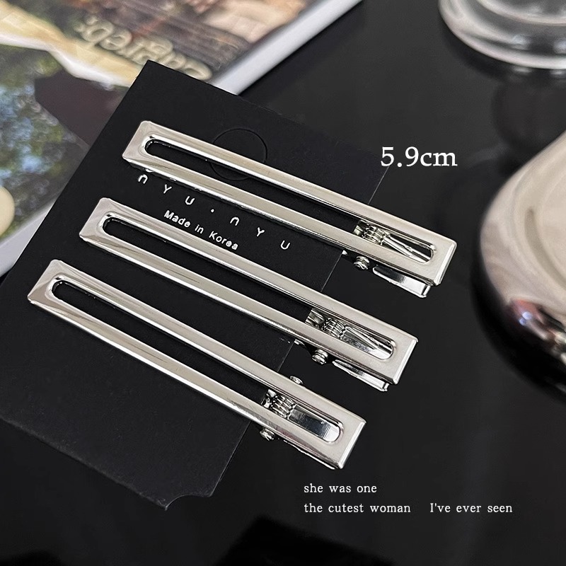 Sweet Cool Metal Hairpin Mujeres 2025 nuevo estilo de alto nivel frente fresa cabello cortado oreja lateral clips adornamiento para el cabello