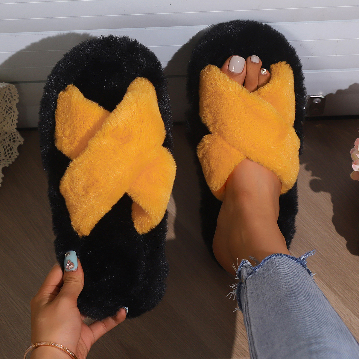 Zapatillas peludas mujeres otoño invierno exterior antideslizante interior de fondo grueso casero zapatillas de algodón peludo abertura invierno