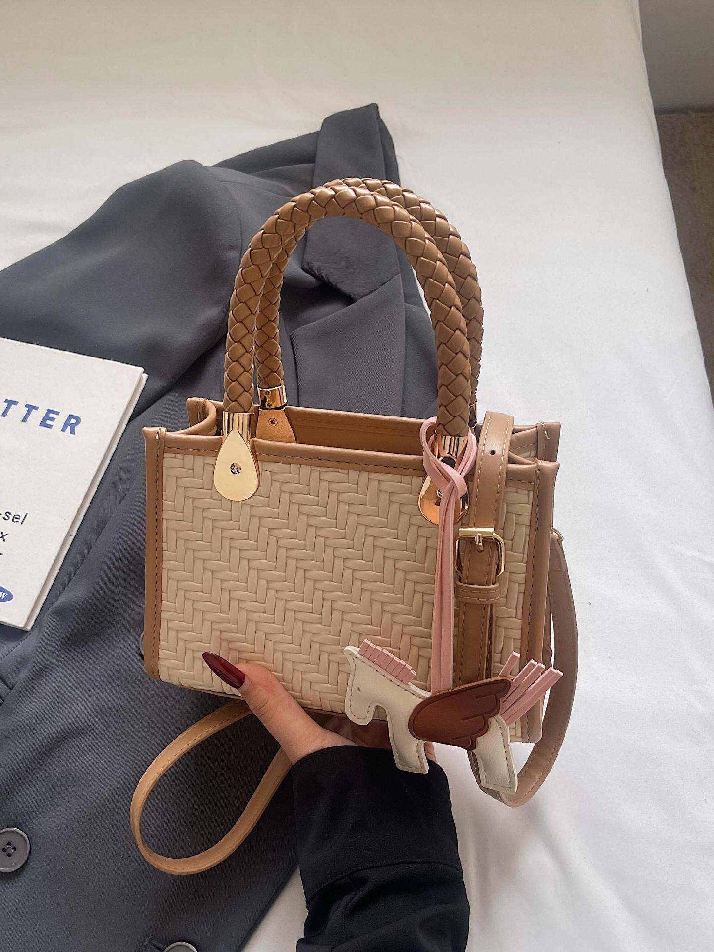 Bolso tejido más vendido de comercio exterior para mujer 2025 nuevo bolso de hombro de moda de color en contraste textura bolso cuadrado pequeño de mensajero de todo fósforo