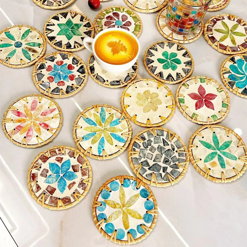 등나무 컬러 쉘 라운드 10cm 코스터 모 놀리 식 패턴 임의의 머리