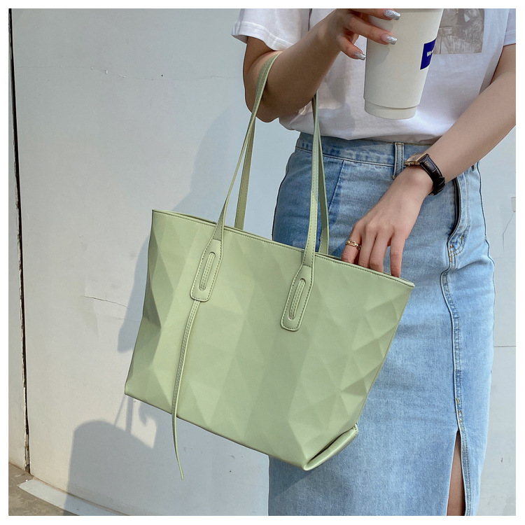 Fashion Solid Color Large-capacity Soft Leather Shoulder Bag Wholesale display picture 9