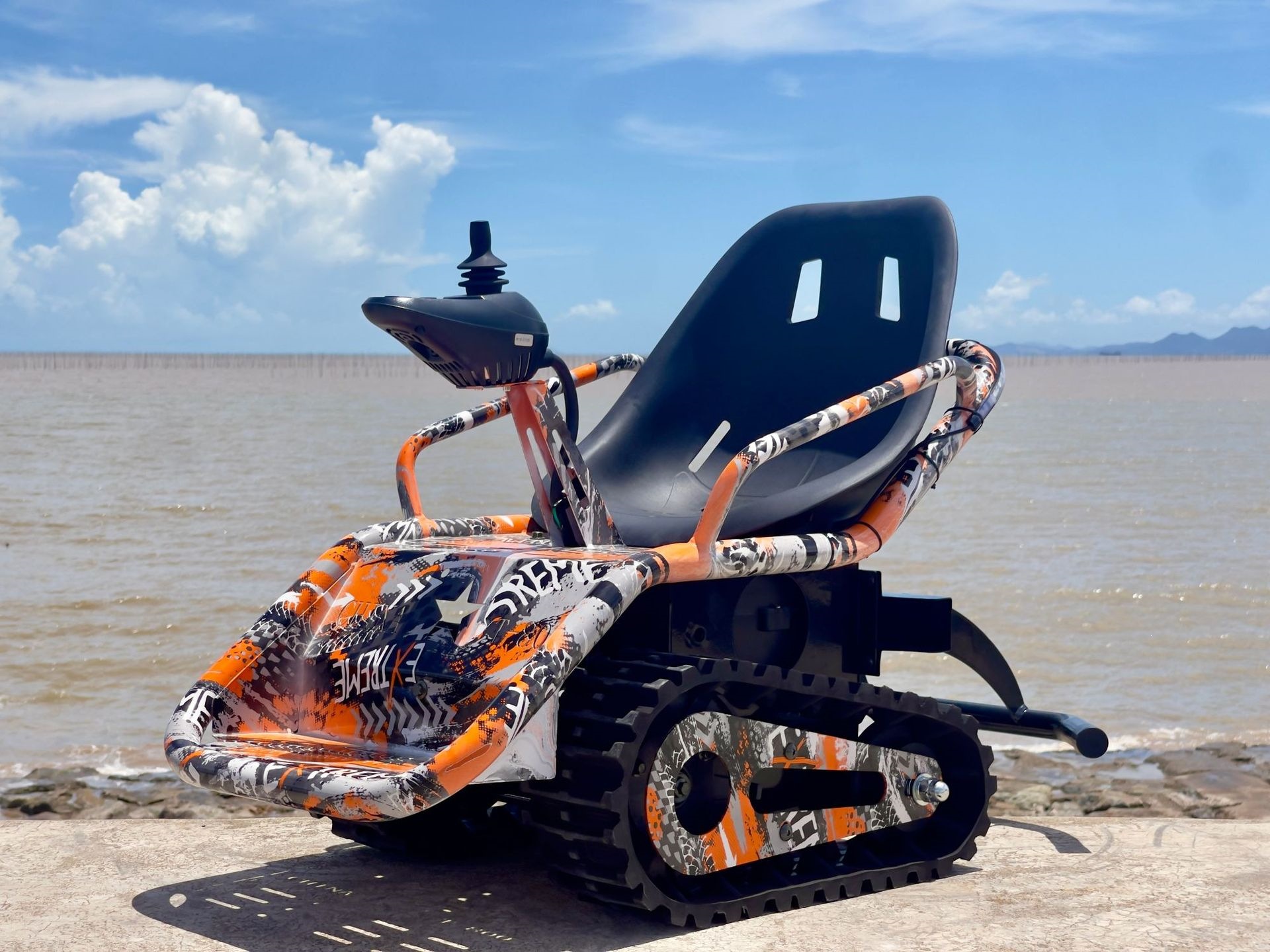 Children's Electric Tracked Beach Vehicle, All-Terrain Tracked Go-Kart, Upgraded Anti-Tip Tracked Tank Vehicle