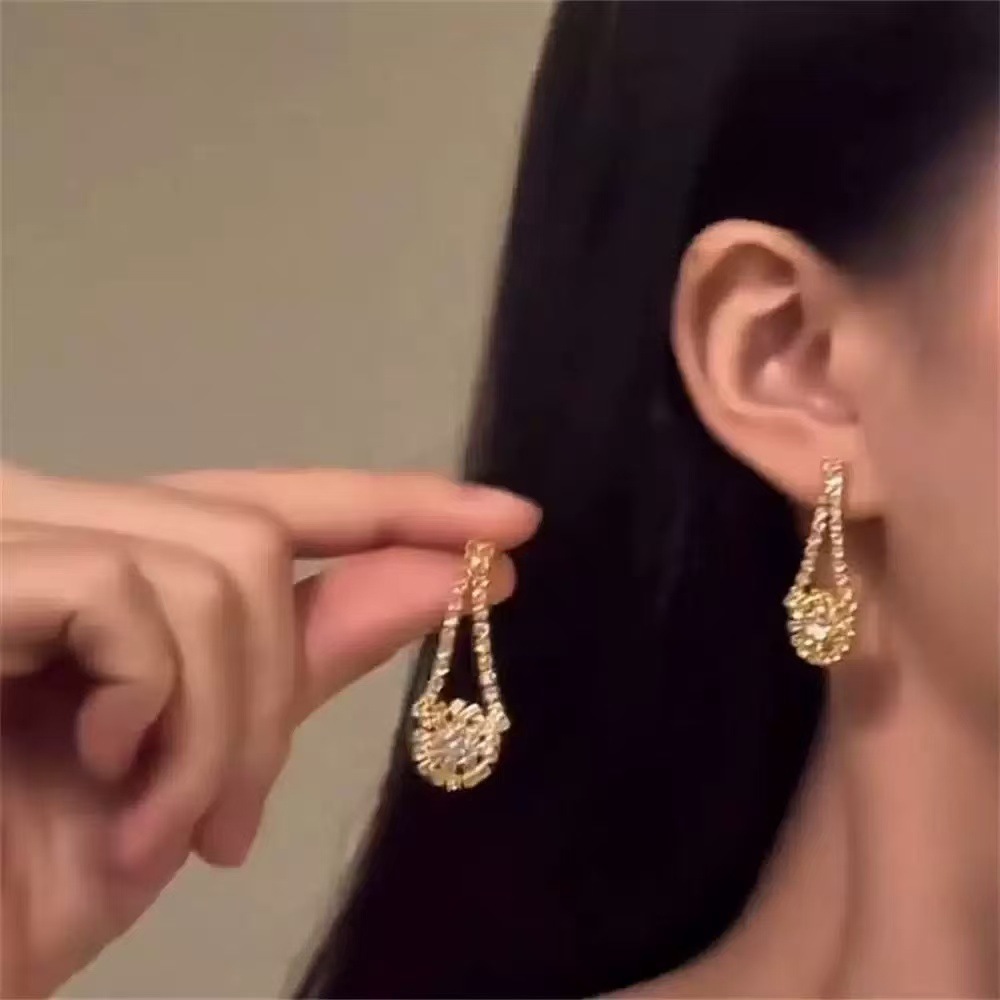 Industria pesada temperamento destellante diamante gota de agua collar de borla temperamento vestido de noche con moda exquisito collar de moda de lujo ligero mujeres