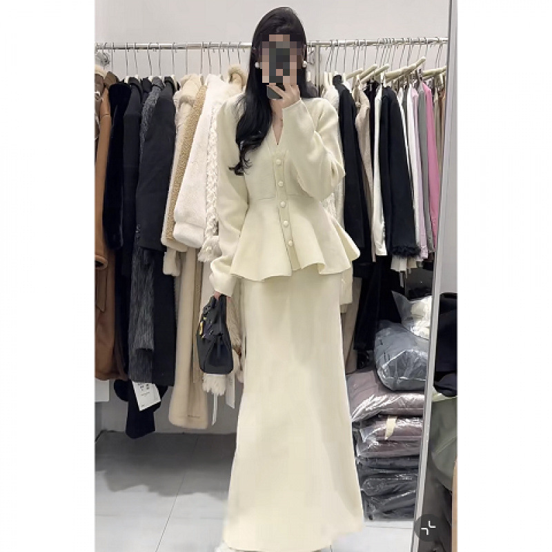 겨울 부드러운 착용 여성의 새로운 한국 허리 슬리밍 니트 스웨터 조커 스커트 투피스 도매